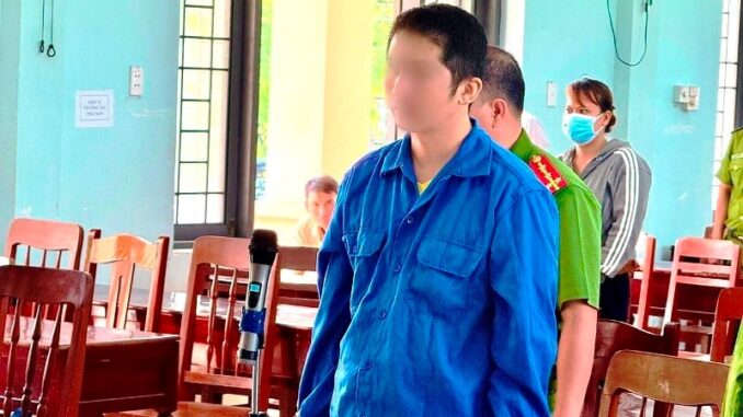 Mua xăng đốt xe máy người yêu do mâu thuẫn Mua xăng đốt xe máy người yêu do mâu thuẫn