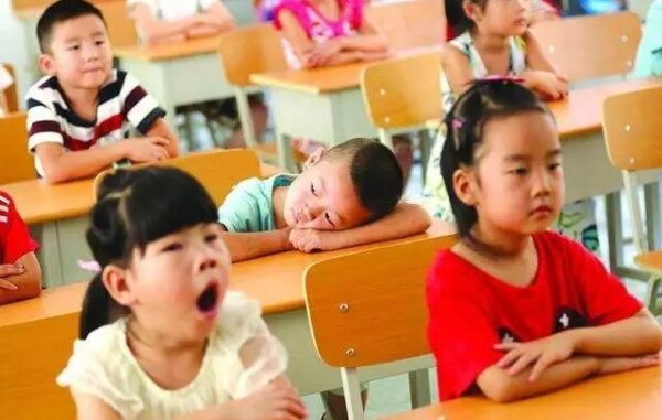 5 khác biệt giữa trẻ ngủ trước 9 giờ tối và trẻ thức khuya, không chỉ là chiều cao: Sau 20 năm khoảng cách càng rõ rệt 5 khác biệt giữa trẻ ngủ trước 9 giờ tối và trẻ thức khuya, không chỉ là chiều cao: Sau 20 năm khoảng cách càng rõ rệt