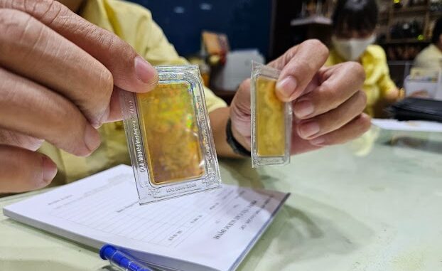 Giá vàng trong nước mất mốc 100 triệu đồng/lượng Giá vàng trong nước mất mốc 100 triệu đồng/lượng