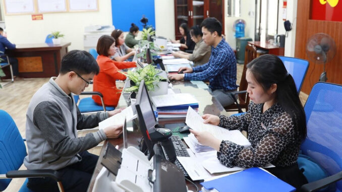 TIN BUỒN: Công chức có 2 năm liên tiếp không hoàn thành nhiệm vụ sẽ bị cho thôi việc, không còn biên chế suốt đời nữa rồi TIN BUỒN: Công chức có 2 năm liên tiếp không hoàn thành nhiệm vụ sẽ bị cho thôi việc, không còn biên chế suốt đời nữa rồi