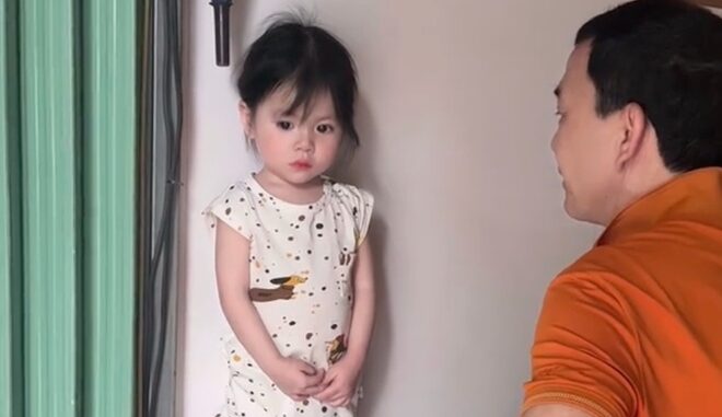 Clip bé gái thiên thần dỗi ông ngoại làm dân mạng mê mệt, hút 13 triệu lượt xem Clip bé gái thiên thần dỗi ông ngoại làm dân mạng mê mệt, hút 13 triệu lượt xem