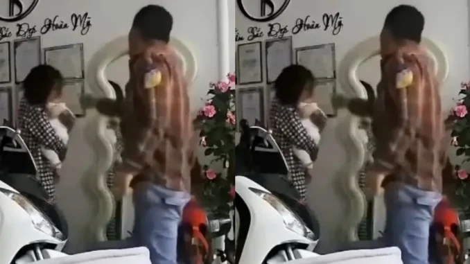 Chồng đán.h dã man vợ đang ôm con thơ ở Long An gây phẫn nộ Chồng đán.h dã man vợ đang ôm con thơ ở Long An gây phẫn nộ