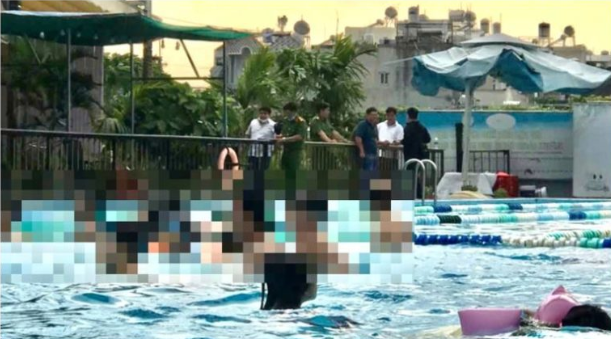 Người đàn ông 65 tuổi đang tắm thì q ua đ ờ i trong hồ bơi ở quận 12 Người đàn ông 65 tuổi đang tắm thì q ua đ ờ i trong hồ bơi ở quận 12