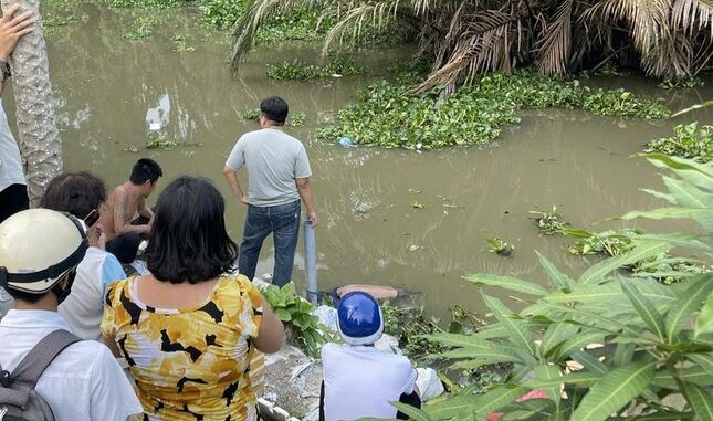 Phát hiện thi thể nam giới trôi trên kênh Phát hiện thi thể nam giới trôi trên kênh