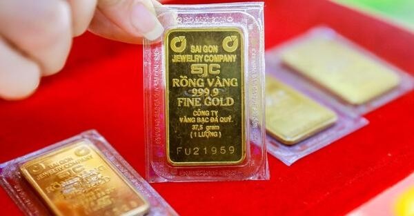 Giá vàng SJC lập đỉnh mới: 122,5 triệu đồng/lượng Giá vàng SJC lập đỉnh mới: 122,5 triệu đồng/lượng