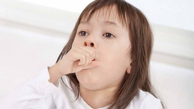 Trẻ bị ho, cứ kệ nó đã: '50% tự khỏi trong tuần đầu, có 5, 6 đứa thì 4 tuần sau mới khỏi' Trẻ bị ho, cứ kệ nó đã: '50% tự khỏi trong tuần đầu, có 5, 6 đứa thì 4 tuần sau mới khỏi'