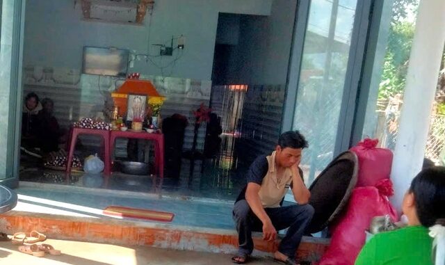 Đang trú mưa, 7 người bị sét đánh thương vong Đang trú mưa, 7 người bị sét đánh thương vong