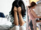 Vừa rồi tôi cho giúp việc về quê chơi, vì không thấy đôi giày của con nên tôi đi tìm khắp nhà, vào cả phòng chị giúp việc để xem. Vừa thấy giày của con trên giường của chị giúp việc, tôi sững người thấy vỉ thuốc tr::á::n::h th::a::i hằng ngày đã dùng qua. Hôm sau chị giúp việc đi làm lại. Đến tối muộn về nhà, chẳng thấy chồng đâu. Lòng tôi đ::a::u như c::ắ:t, tiến gần đến phòng của chị giúp việc. Càng đến gần, tôi càng nghe rõ mồn một âm thanh nh::ạ::y c::ả::m. Tôi tìm chìa khóa dự phòng, h:ùng h:ổ mở khóa, đ:á tung cửa. Nhưng khi thấy cảnh tượng bên trong, tôi đi::ế::ng người ch::ế::t s::ữ::ng, trong phòng không phải chồng tôi…..