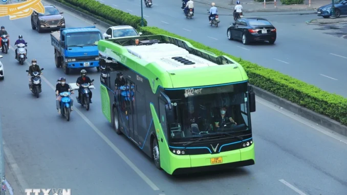 Hà Nội lên lộ trình chuyển đổi xe buýt sang dùng năng lượng xanh trước ngày 15/4 Hà Nội lên lộ trình chuyển đổi xe buýt sang dùng năng lượng xanh trước ngày 15/4