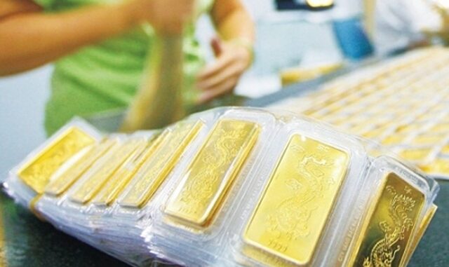 Giá vàng trong nước ‘rớt’ mạnh, người mua lỗ 7,5 triệu đồng nếu mua từ đỉnh Giá vàng trong nước ‘rớt’ mạnh, người mua lỗ 7,5 triệu đồng nếu mua từ đỉnh