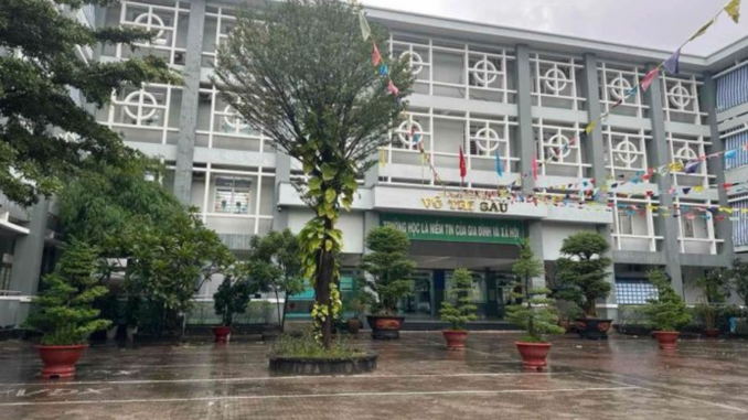 Hơn 20 học sinh tiểu học ở T.P.H.C.M n ô n ó i, nh ập v iện sau khi đi h ọc về Hơn 20 học sinh tiểu học ở T.P.H.C.M n ô n ó i, nh ập v iện sau khi đi h ọc về