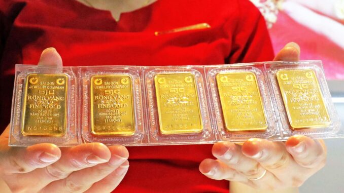 Giá vàng trưa 11/4: Đồng loạt tăng mạnh gần 3 triệu đồng/lượng, neo ở mức 106.4 triệu đồng/lượng Giá vàng trưa 11/4: Đồng loạt tăng mạnh gần 3 triệu đồng/lượng, neo ở mức 106.4 triệu đồng/lượng