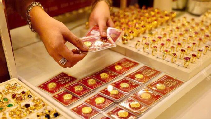 Giá vàng ngày 28/4 tiếp tục giảm mạnh, do đâu? Giá vàng ngày 28/4 tiếp tục giảm mạnh, do đâu?