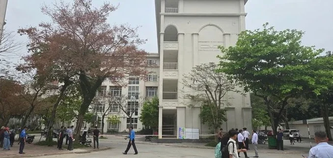Công an vào cuộc vụ rơi lan can khiến 3 n.ữ sin.h ở Nghệ An bị thương Công an vào cuộc vụ rơi lan can khiến 3 n.ữ sin.h ở Nghệ An bị thương