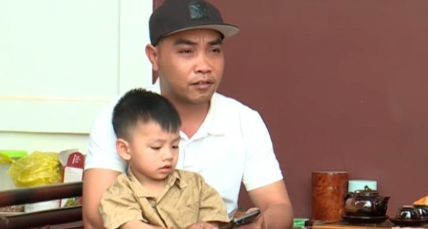 Vụ bé 3 tuổi nhanh trí cứu bạn rơi xuống hố sâu: Mẹ ru/ộ/t muốn đón về nuôi, quyết định cuối cùng ra sao? Vụ bé 3 tuổi nhanh trí cứu bạn rơi xuống hố sâu: Mẹ ru/ộ/t muốn đón về nuôi, quyết định cuối cùng ra sao?