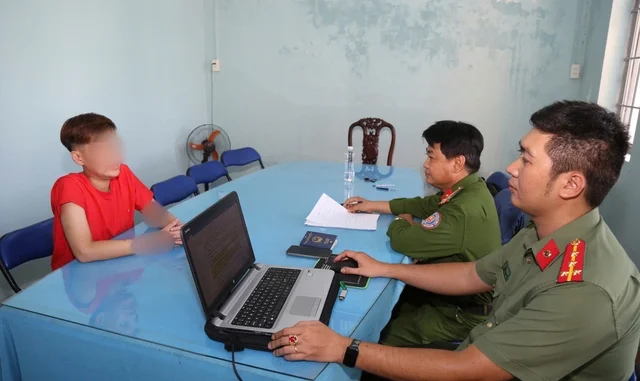 Bắt giữ đối tượng lừa đảo 131 tỷ từ khu “Tam Thái Tử” vừa nhập cảnh về nước Bắt giữ đối tượng lừa đảo 131 tỷ từ khu “Tam Thái Tử” vừa nhập cảnh về nước