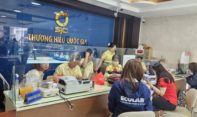 Giá vàng tối nay 1/4: Tuyệt vời quá, ‘quay xe’ rồi bà con ơi Giá vàng tối nay 1/4: Tuyệt vời quá, ‘quay xe’ rồi bà con ơi