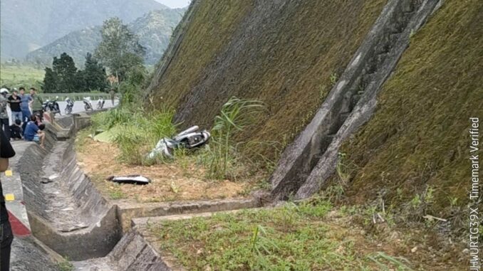 Người đàn ông tử vong cạnh xe máy trên quốc lộ Người đàn ông tử vong cạnh xe máy trên quốc lộ