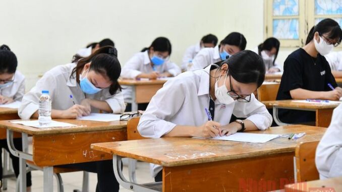 Đề thi thử tốt nghiệp THPT môn Văn năm 2025 và đáp án: Các sĩ tử lớp 12 đừng d:ại mà bỏ qua Đề thi thử tốt nghiệp THPT môn Văn năm 2025 và đáp án: Các sĩ tử lớp 12 đừng d:ại mà bỏ qua
