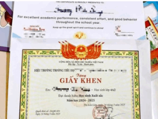 Nhiều phụ huynh “khoe” giấy khen của con, c ông a n ra c ảnh b áo