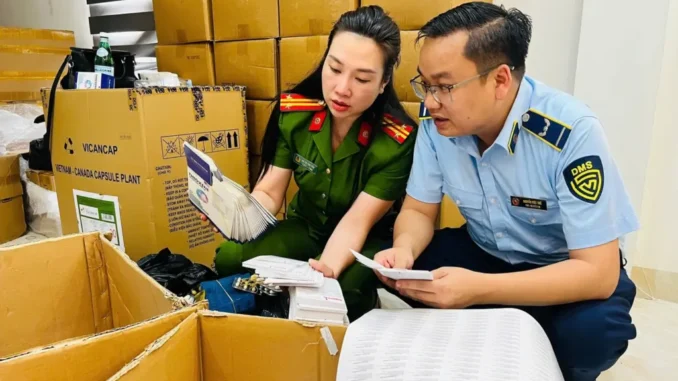 Công an Hà Nội thu giữ 100 tấn thực phẩm chức năng, thiết bị y tế giả Công an Hà Nội thu giữ 100 tấn thực phẩm chức năng, thiết bị y tế giả