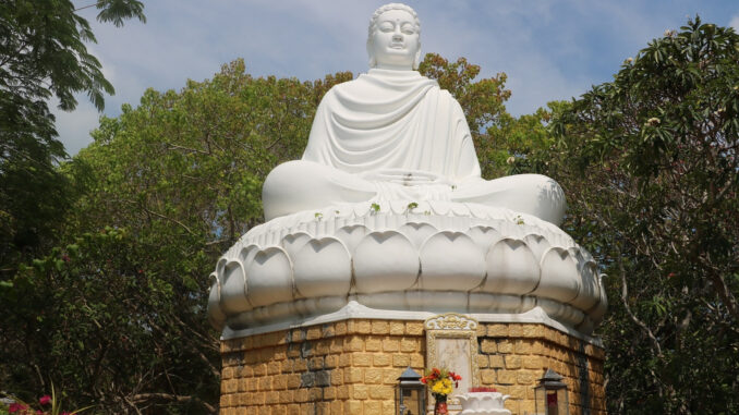 Ngôi chùa nổi tiếng trên sườn núi ở Vũng Tàu, lưu giữ 'báu vật' xá lợi Đức Phật Ngôi chùa nổi tiếng trên sườn núi ở Vũng Tàu, lưu giữ 'báu vật' xá lợi Đức Phật
