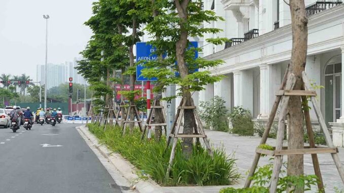 Biển báo đánh đố người đi đường, Ban Quản lý dự án Nam Từ Liêm nói đã lắp đúng vị trí Biển báo đánh đố người đi đường, Ban Quản lý dự án Nam Từ Liêm nói đã lắp đúng vị trí