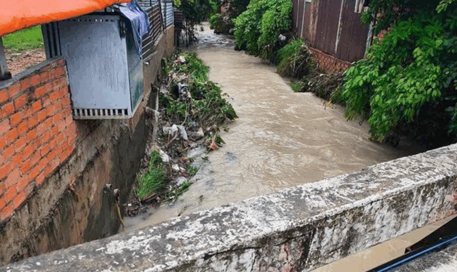 Bé gái 11 tuổi nghi bị nước cu:ốn m:ất t:ích sau cơn mưa lớn: Tranh thủ đi vớt ve chai trôi theo dòng nước Bé gái 11 tuổi nghi bị nước cu:ốn m:ất t:ích sau cơn mưa lớn: Tranh thủ đi vớt ve chai trôi theo dòng nước