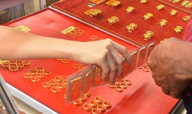 Giá vàng trong nước giảm mạnh sau yêu cầu điều hành mới nhất của Thủ tướng, dự báo về 107 triệu đồng/lượng