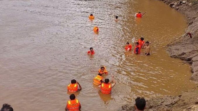 Hiện trường vụ tìm kiếm hai cháu nhỏ Hiện trường vụ tìm kiếm hai cháu nhỏ