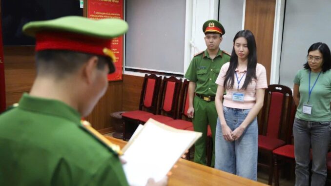 Động thái lạ của người anh thân thiết Tiến Nguyễn khi Quang Linh Vlog, Thùy Tiên bị khởi tố Động thái lạ của người anh thân thiết Tiến Nguyễn khi Quang Linh Vlog, Thùy Tiên bị khởi tố