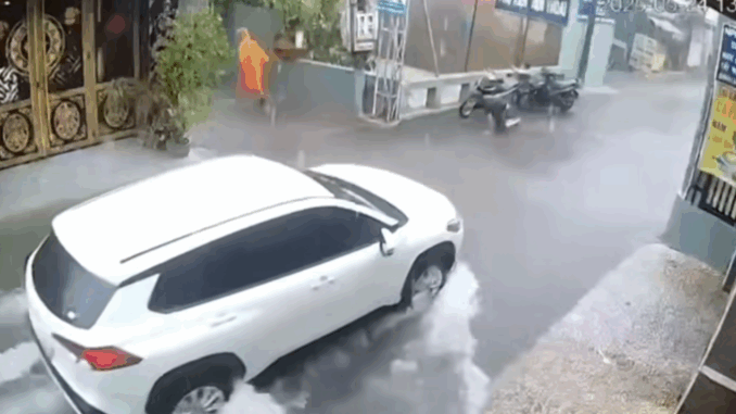 Tìm thấy thi thể bé gái bị nước cuốn trôi trong mưa lớn ở Biên Hòa