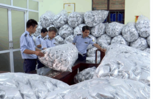 Ph át h iện kho chứa 40.000 gói rong bi ển tr ôi n ổi ch uẩn bị t uồn ra th ị tr ường Ph át h iện kho chứa 40.000 gói rong bi ển tr ôi n ổi ch uẩn bị t uồn ra th ị tr ường