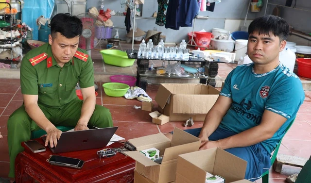 Bắt tạm giam chủ xưởng sản xuất mỹ phẩm giả đã “chốt” được 100.000 đơn hàng