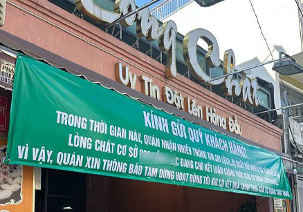 HOT: Cơ sở Lòng Chát TP.HCM bất ngờ dọn bàn ghế và bát đĩa chuyển đi dù chỉ mới thông báo “tạm dừng hoạt động” HOT: Cơ sở Lòng Chát TP.HCM bất ngờ dọn bàn ghế và bát đĩa chuyển đi dù chỉ mới thông báo “tạm dừng hoạt động”