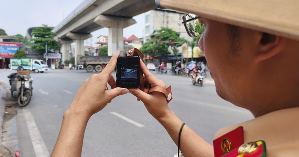 Hà Nội: CSGT ghi hình bằng camera mini, tài xế xe máy hết đường né phạt Hà Nội: CSGT ghi hình bằng camera mini, tài xế xe máy hết đường né phạt
