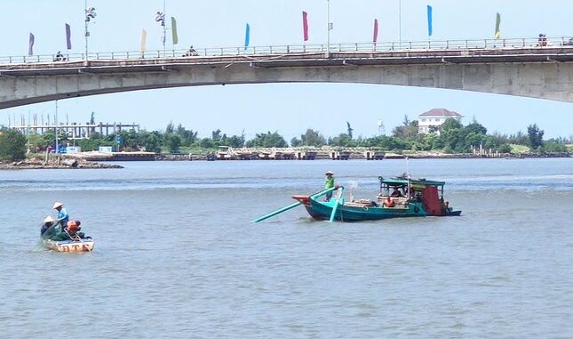 Tìm thấy th/i th/ể du khách Sóc Trăng nhảy sông ở Hà Tiên Tìm thấy th/i th/ể du khách Sóc Trăng nhảy sông ở Hà Tiên