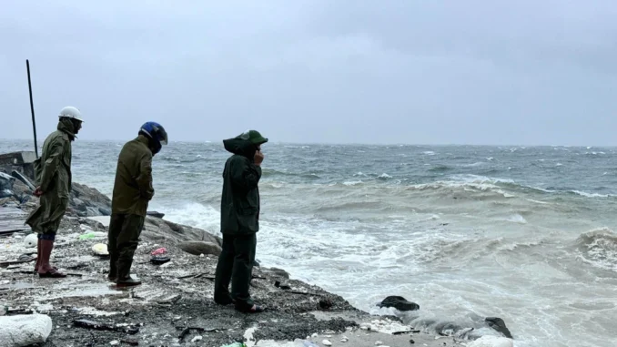 Chìm tàu chở than trên vùng biển Hà Tĩnh, 10 thuyền viên mất tích Chìm tàu chở than trên vùng biển Hà Tĩnh, 10 thuyền viên mất tích
