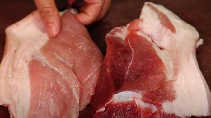 Mua thịt lợn chọn miếng có màu đậm hay nhạt mới là thịt tươi ngon? Mua thịt lợn chọn miếng có màu đậm hay nhạt mới là thịt tươi ngon?