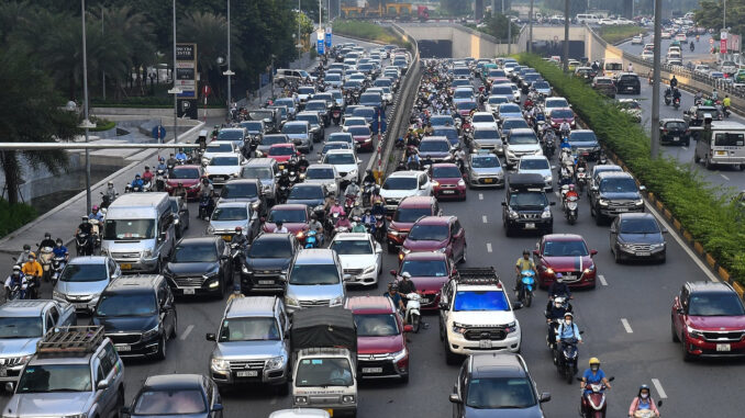 Từ 2030, ô tô không đạt chuẩn khí thải sẽ không được lưu thông ở Hà Nội, TPHCM Từ 2030, ô tô không đạt chuẩn khí thải sẽ không được lưu thông ở Hà Nội, TPHCM