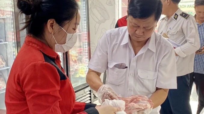 Người dân rùng mình khi biết Giấy chứng nhận an toàn thực phẩm của 3 cửa hạng nhà CP đã hết hạn Người dân rùng mình khi biết Giấy chứng nhận an toàn thực phẩm của 3 cửa hạng nhà CP đã hết hạn