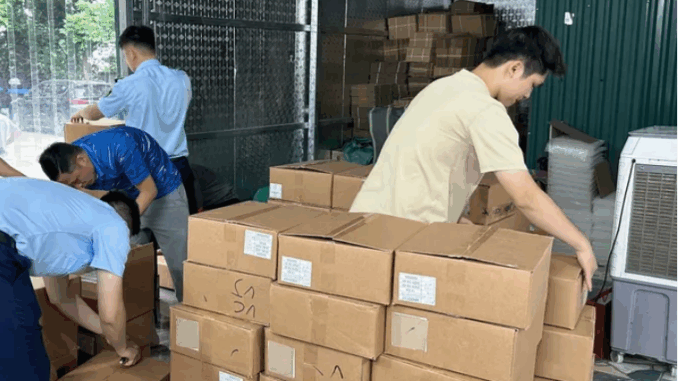 NÓNG: Phát hiện hơn 5.000 lọ mỹ phẩm nhập lậu của công ty Ngân Korea NÓNG: Phát hiện hơn 5.000 lọ mỹ phẩm nhập lậu của công ty Ngân Korea